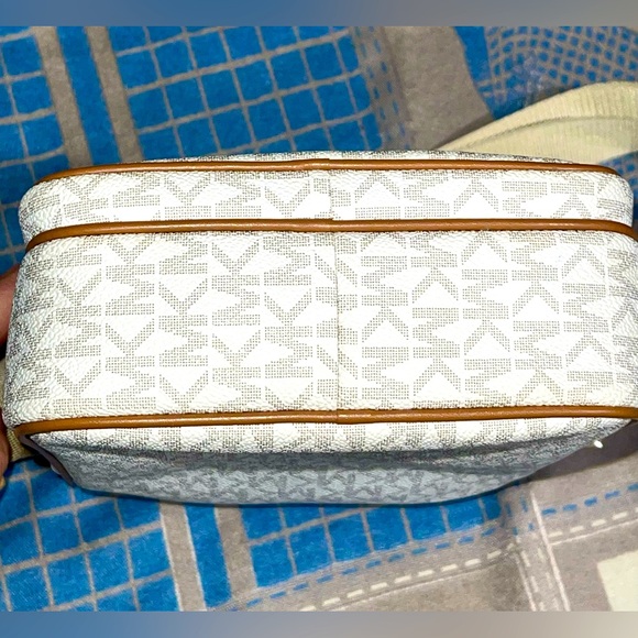 Michael Kors - Jet Set Travel Medium Logo Crossbody Bag - Picture 13 of 13